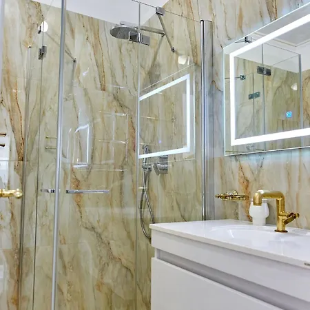 By R S 3 Appart hôtel 3*