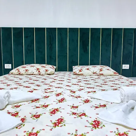 By R S 3 Appart hôtel 3*