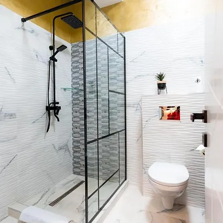 By R S 3 Appart hôtel 3*