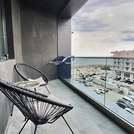 By R S 3 Appart hôtel 3*