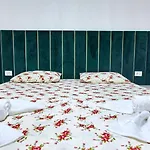 By R S 3 公寓式酒店 3*