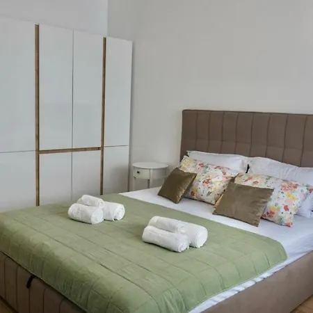 By R S 3 Aparthotel *