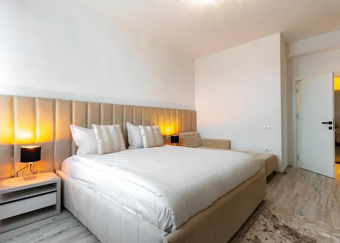 Aparthotel By R S 3 Navodari